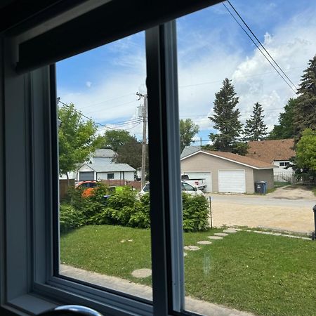 Walking Distance To St Boniface, Easy Parking Villa Winnipeg Exteriör bild
