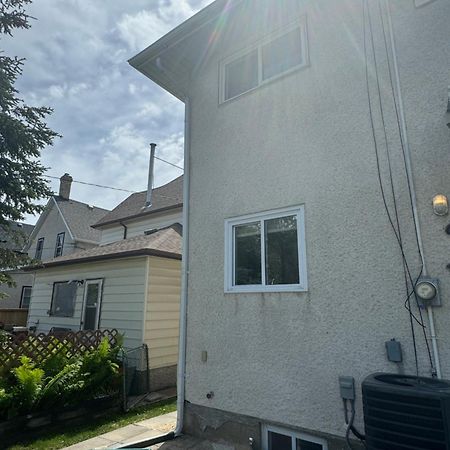 Walking Distance To St Boniface, Easy Parking Villa Winnipeg Exteriör bild