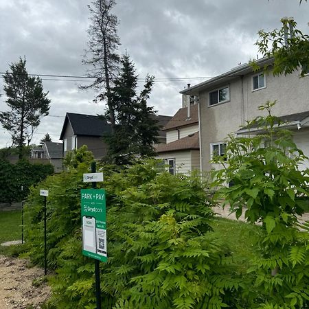 Walking Distance To St Boniface, Easy Parking Villa Winnipeg Exteriör bild
