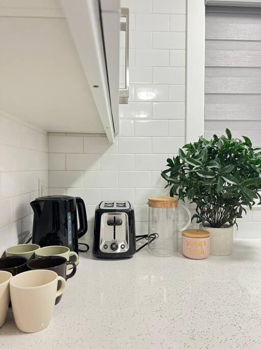 Walking Distance To St Boniface, Easy Parking Villa Winnipeg Exteriör bild