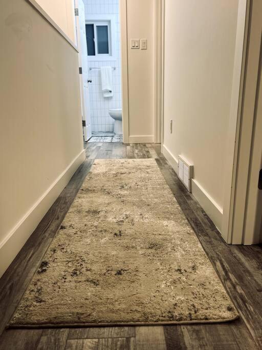 Walking Distance To St Boniface, Easy Parking Villa Winnipeg Exteriör bild