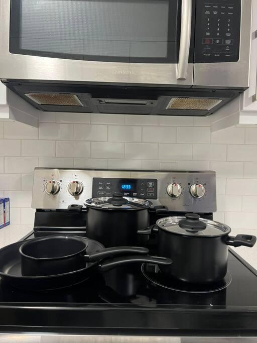 Walking Distance To St Boniface, Easy Parking Villa Winnipeg Exteriör bild