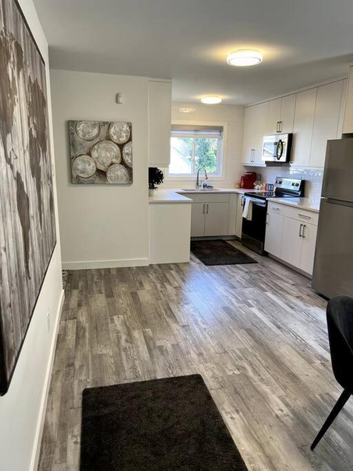Walking Distance To St Boniface, Easy Parking Villa Winnipeg Exteriör bild