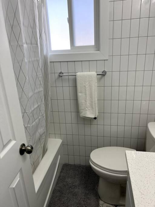 Walking Distance To St Boniface, Easy Parking Villa Winnipeg Exteriör bild