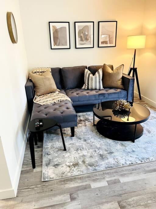 Walking Distance To St Boniface, Easy Parking Villa Winnipeg Exteriör bild