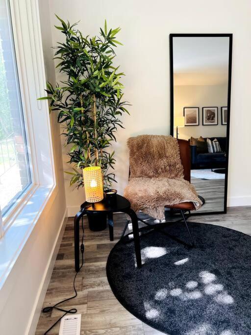 Walking Distance To St Boniface, Easy Parking Villa Winnipeg Exteriör bild