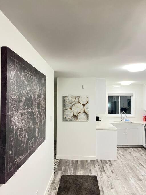 Walking Distance To St Boniface, Easy Parking Villa Winnipeg Exteriör bild