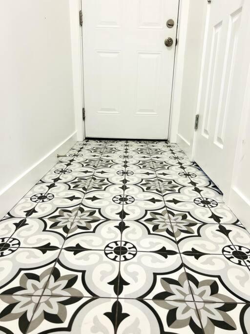 Walking Distance To St Boniface, Easy Parking Villa Winnipeg Exteriör bild