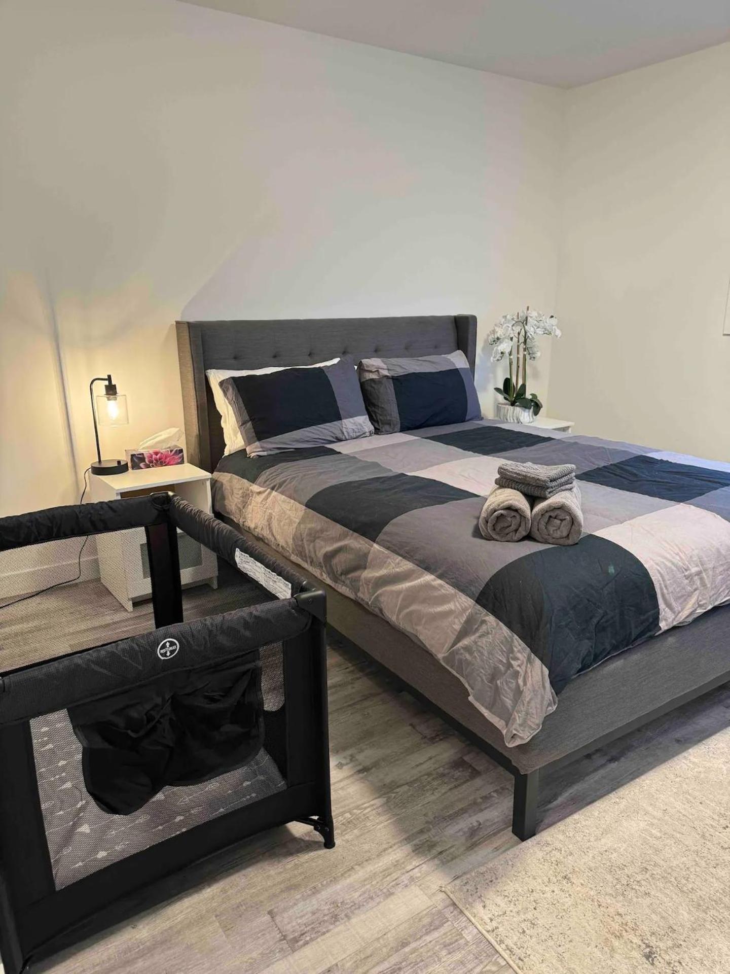 Walking Distance To St Boniface, Easy Parking Villa Winnipeg Exteriör bild